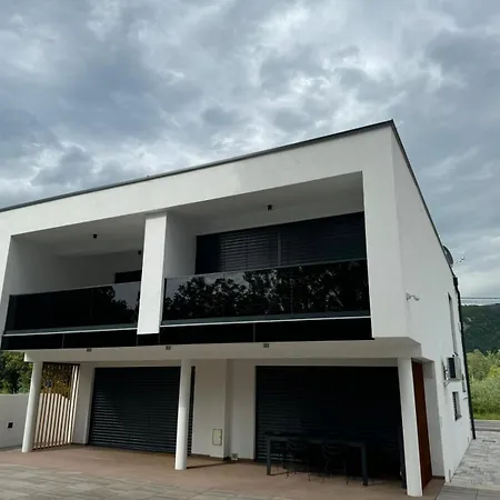 Modern بيت للعطل بيهاتش