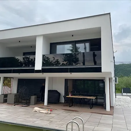 بيت للعطل Modern بيهاتش